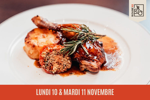 Un plat lgant prsent dans une assiette blanche, compos de morceaux de viande rougetre napps dune sauce savoureuse et accompagns de gratins dors et de lgumes, le tout dcor dun brin de romarin frais. Larrire-plan est pur avec une lumire chaude qui met en valeur les textures et les couleurs du plat, voquant une ambiance de resto chic. En bandeau en bas, le texte indique une promotion ou un vnement spcifique, ici LUNDI 10 & MARDI 11 NOVEMBRE, suggrant une offre limite dans le temps.